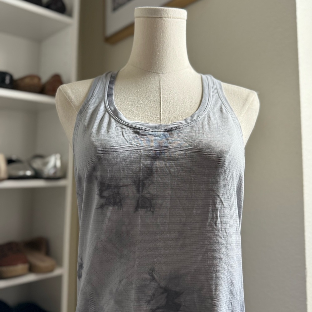 Lululemon Athletica Light and Dark Gray Tie Dye Pattern Racerback Sport Tank Top - Picture 3 of 4